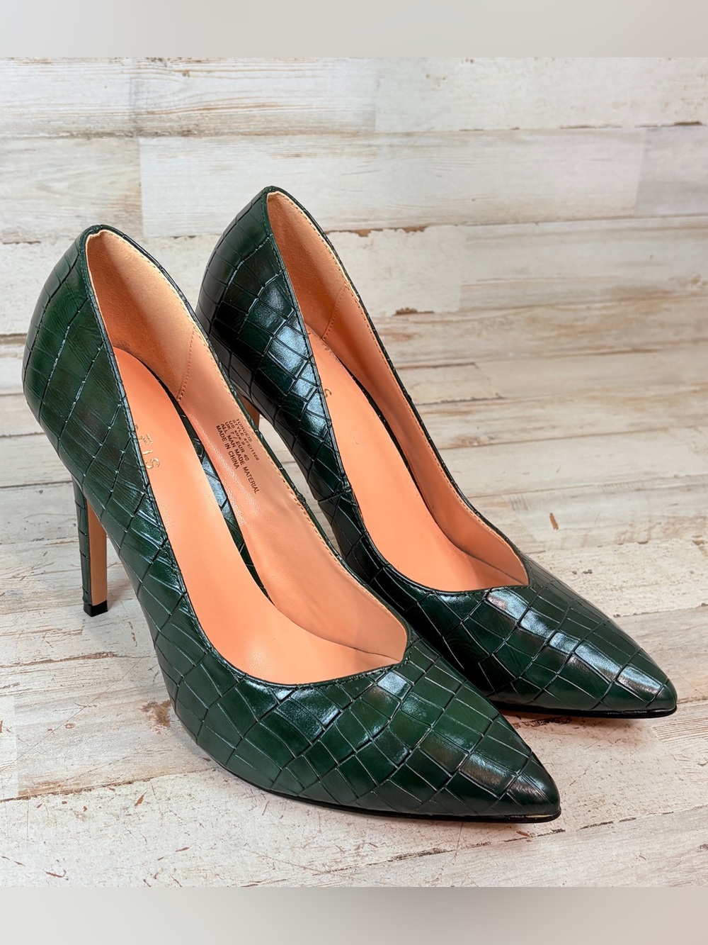 Torgeis Faux Croc Embossed Green Pointed Toe Pumps Stilettos Heels Size 9